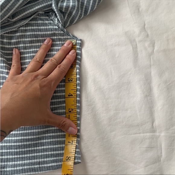 NWOT Cute bow crop top, size S, grey and white - Picture 4 of 7